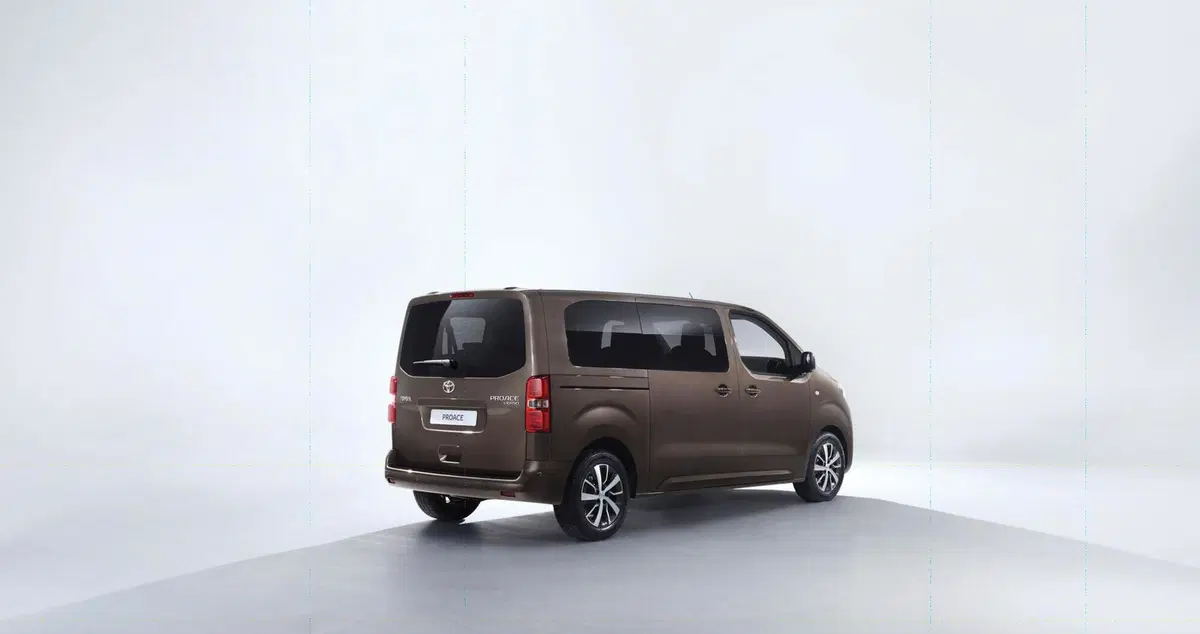 Toyota Proace Verso Verso 2.0D 180 CV L2 D Family (10)