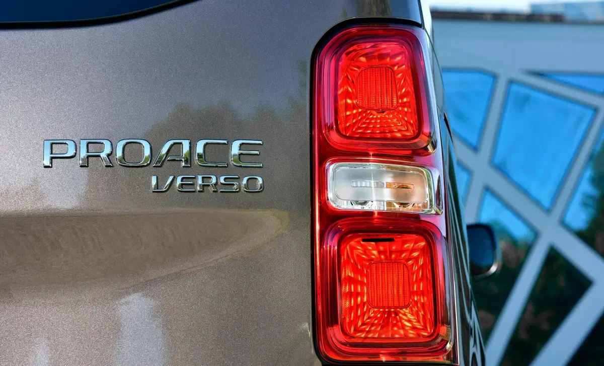 Toyota Proace Verso Verso 2.0D 180 CV L2 D Family (27)