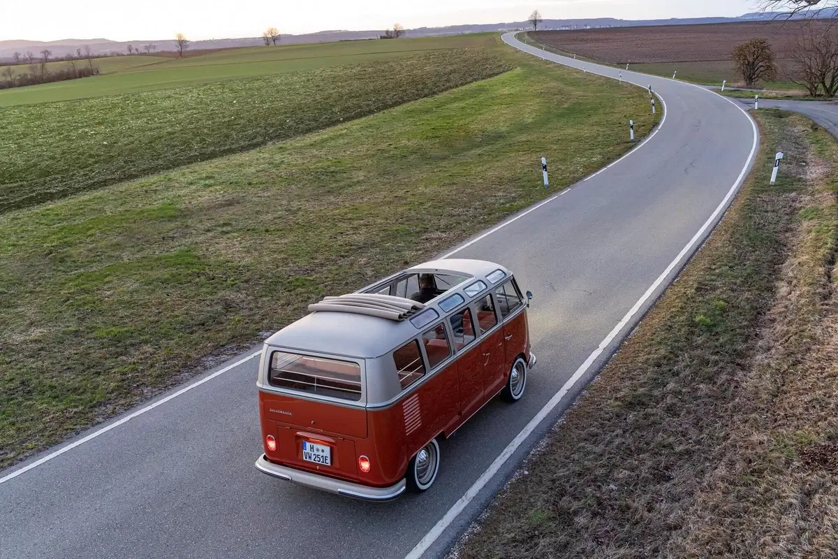 Volkswagen e-Bulli Concept: elettrico dal 1966 con tecnologie 2020 (4)
