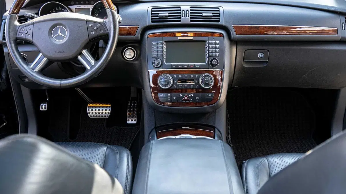 Mercedes R 63 AMG: esemplare da 700 CV all'asta (4)