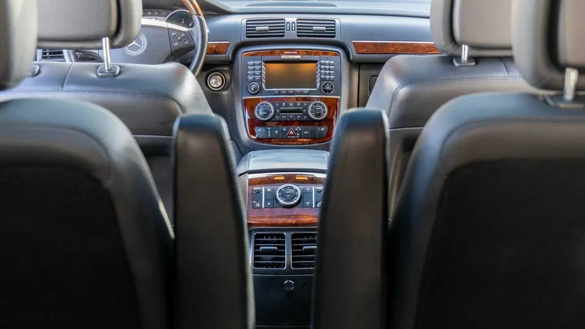 Mercedes R 63 AMG: esemplare da 700 CV all'asta (8)