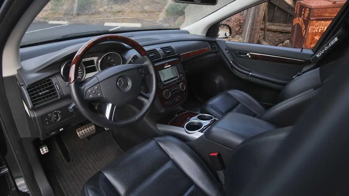 Mercedes R 63 AMG: esemplare da 700 CV all'asta (3)