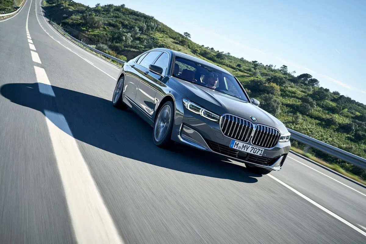 Nuova BMW Serie 7: un futuro (anche) da elettrica (3)
