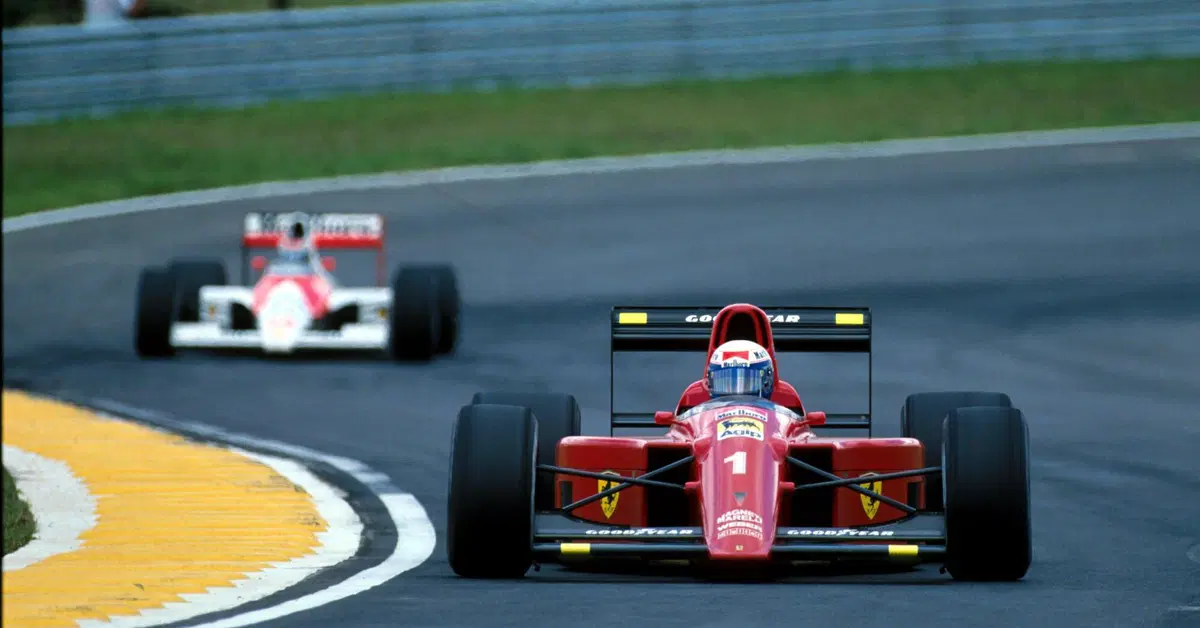 F1 '20 sospesa &amp; GP Revival '90, Shock Brasile: Senna patisce la chicane mobile e Prost vince la sua prima in Rosso [video]