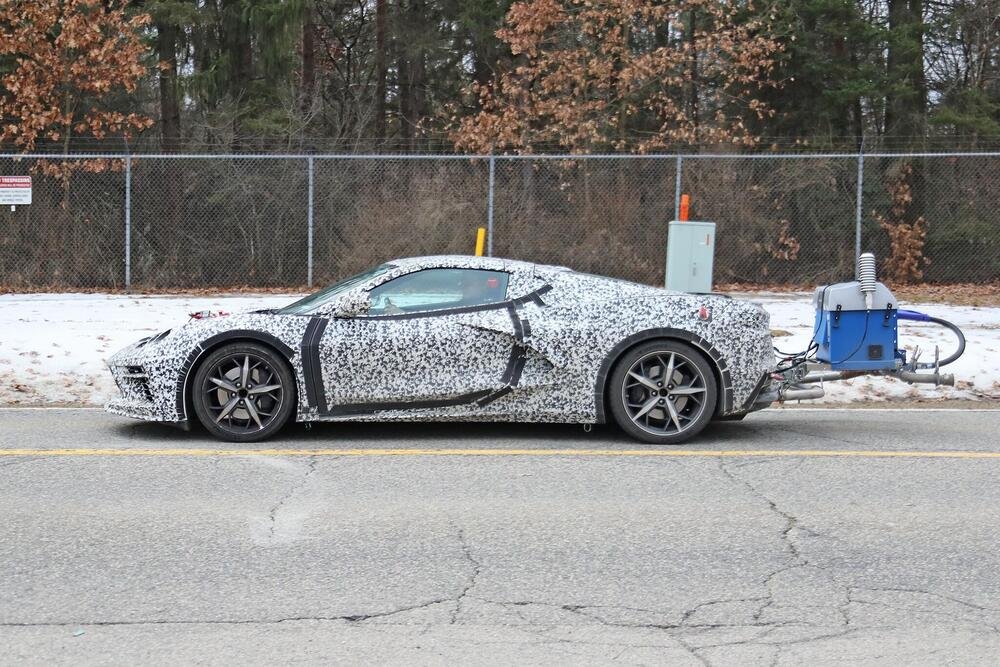 La futura Corvette C8 ibrida avvistata in strada