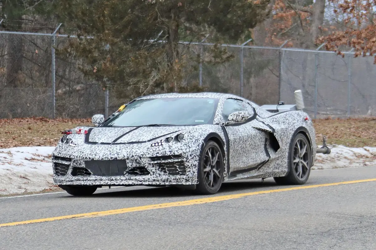 Corvette C8 PHEV: ibrida anti Ferrari SF90 Stradale? [Foto spia] (3)