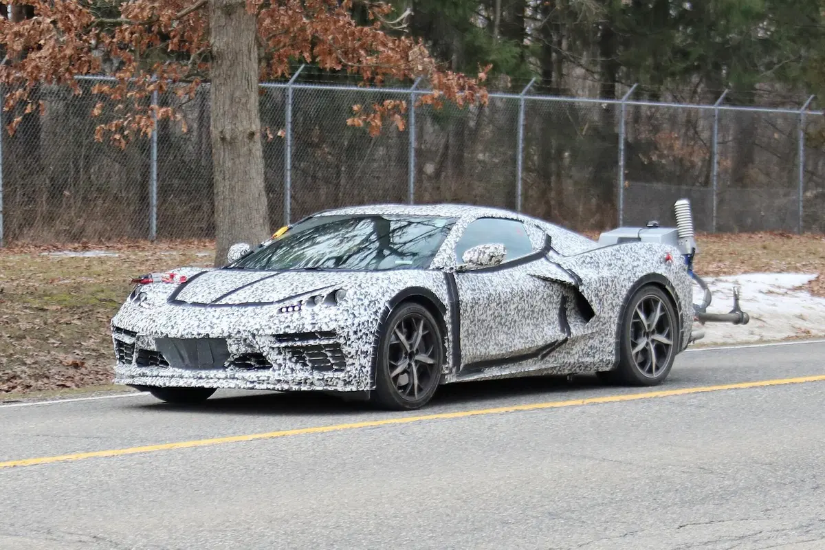 Corvette C8 PHEV: ibrida anti Ferrari SF90 Stradale? [Foto spia] (4)