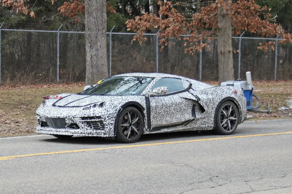 Corvette C8 PHEV: ibrida anti Ferrari SF90 Stradale? [Foto spia] (5)