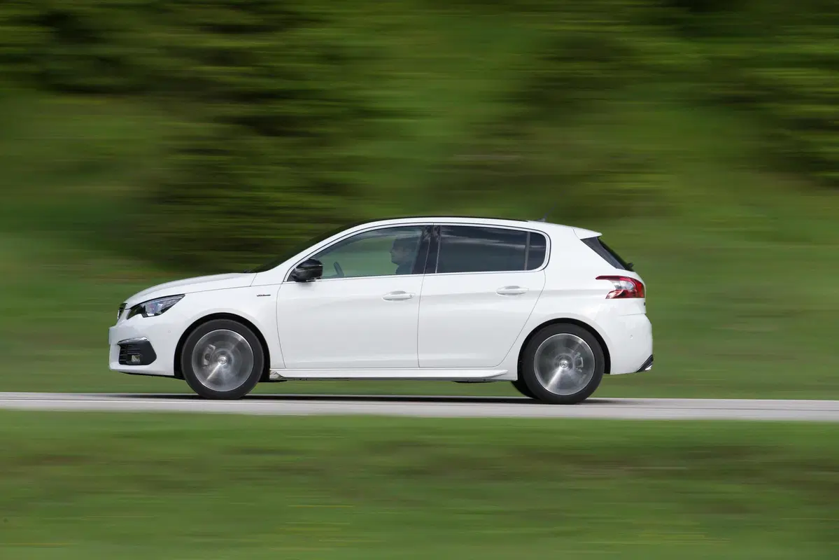 Peugeot 308 BlueHDi 130 S&S GT Line (2)