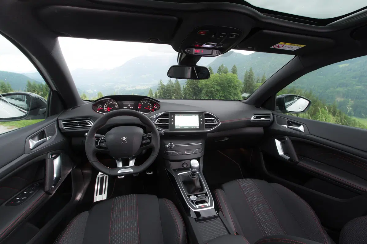 Peugeot 308 BlueHDi 130 S&S GT Line (14)