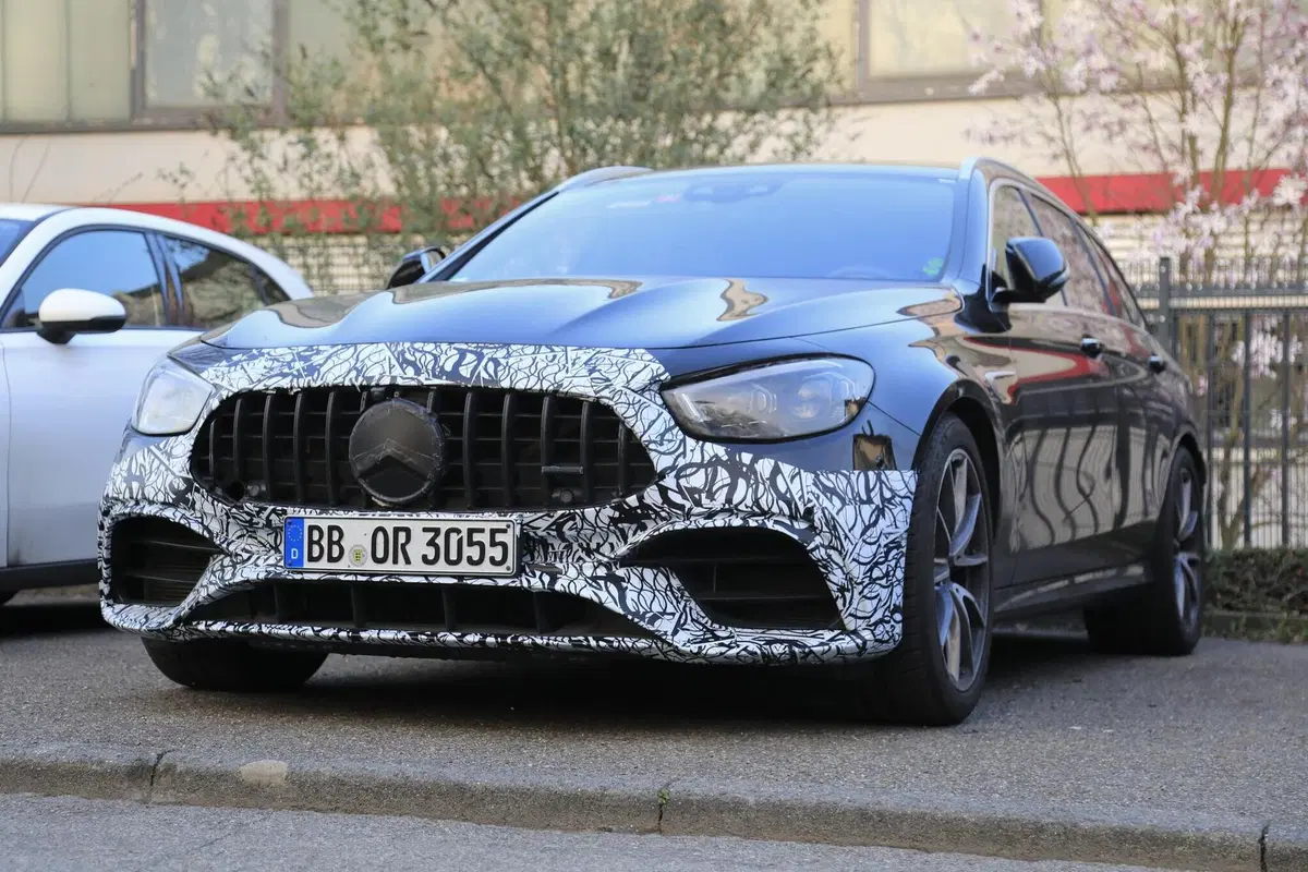Mercedes-AMG E 63 2020: in arrivo anche la top performance [Foto spia] (6)