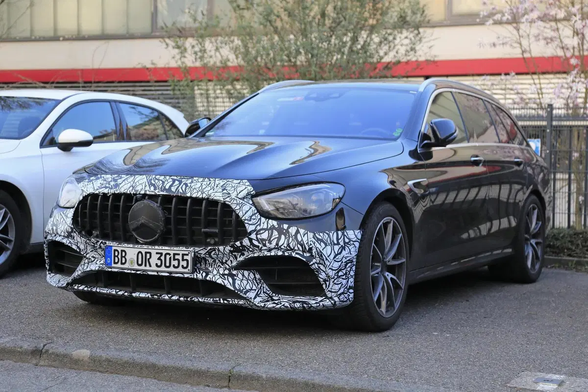 Mercedes-AMG E 63 2020: in arrivo anche la top performance [Foto spia] (3)