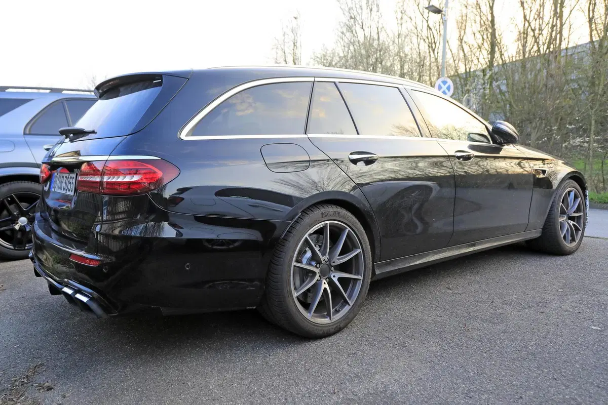 Mercedes-AMG E 63 2020: in arrivo anche la top performance [Foto spia] (9)