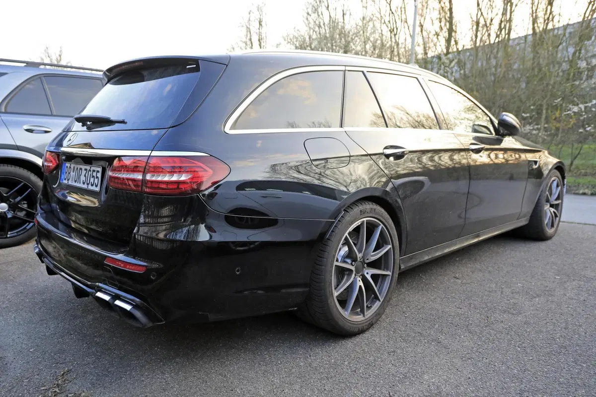 Mercedes-AMG E 63 2020: in arrivo anche la top performance [Foto spia] (5)