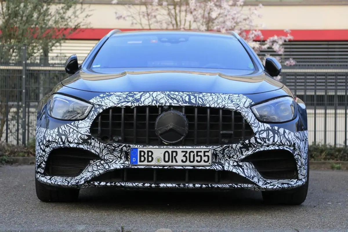 Mercedes-AMG E 63 2020: in arrivo anche la top performance [Foto spia] (4)