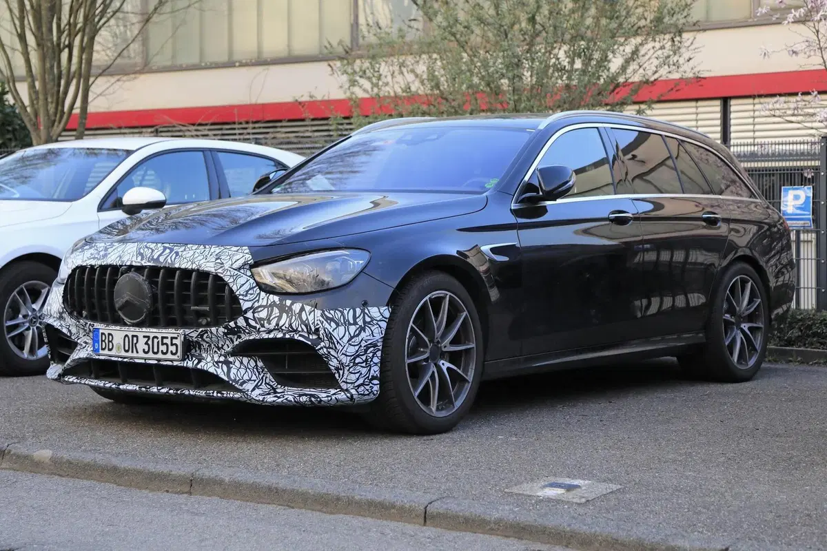 Mercedes-AMG E 63 2020: in arrivo anche la top performance [Foto spia] (8)