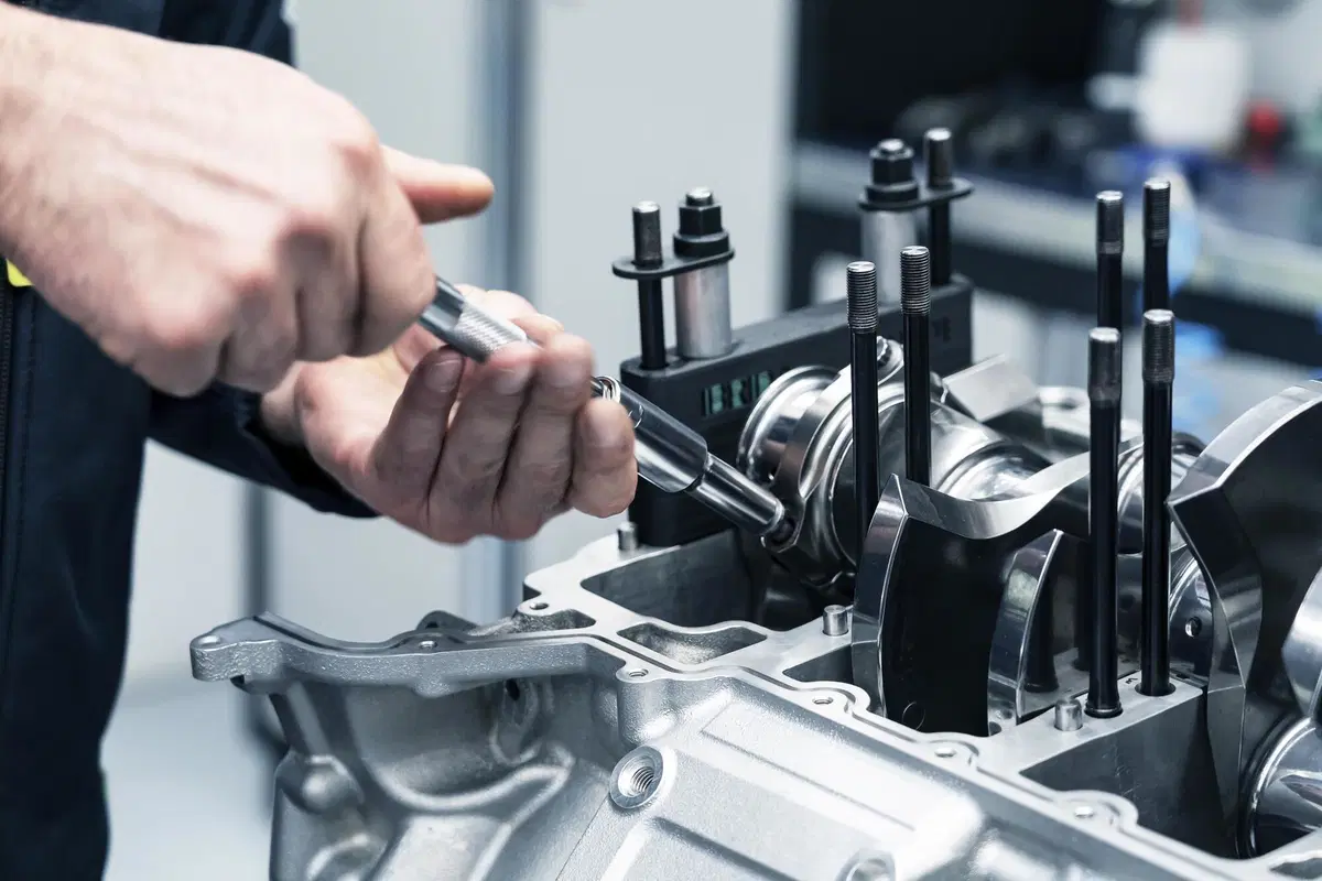 Aston Martin: test al banco per il nuovo V6 3.0L elettrificato [Video] (2)