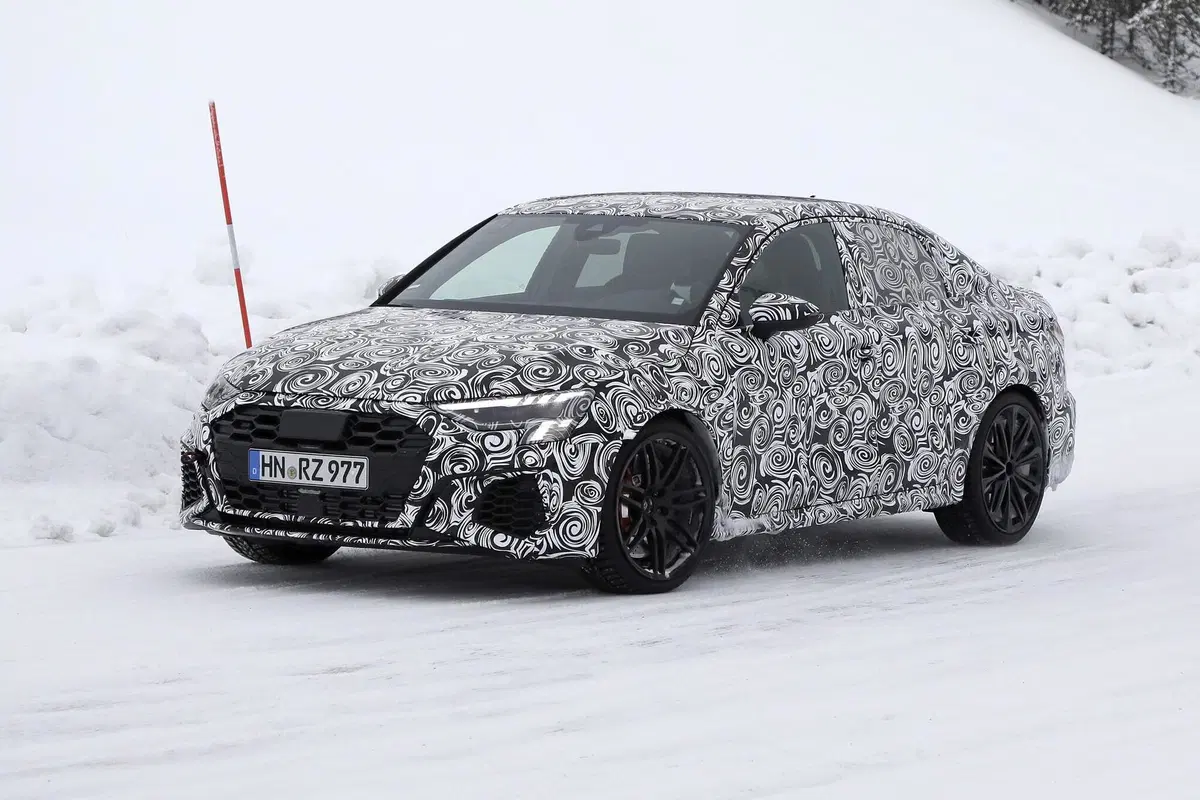 Nuova Audi RS3: avvistata la sedan [Foto spia] (5)