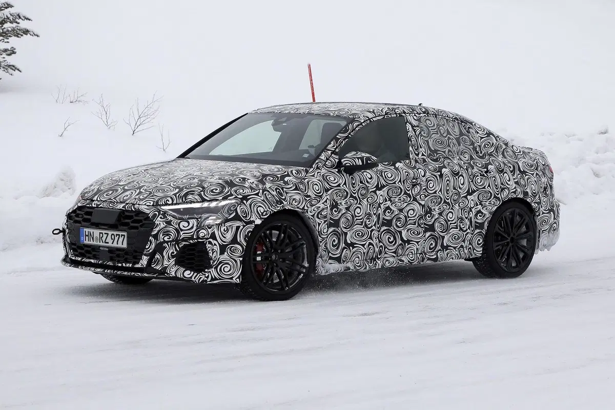 Nuova Audi RS3: avvistata la sedan [Foto spia] (6)