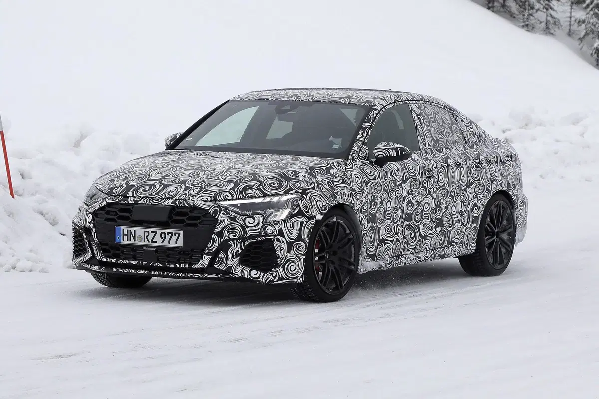 Nuova Audi RS3: avvistata la sedan [Foto spia] (4)