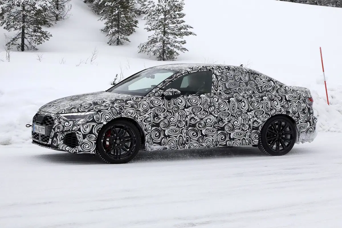 Nuova Audi RS3: avvistata la sedan [Foto spia] (7)