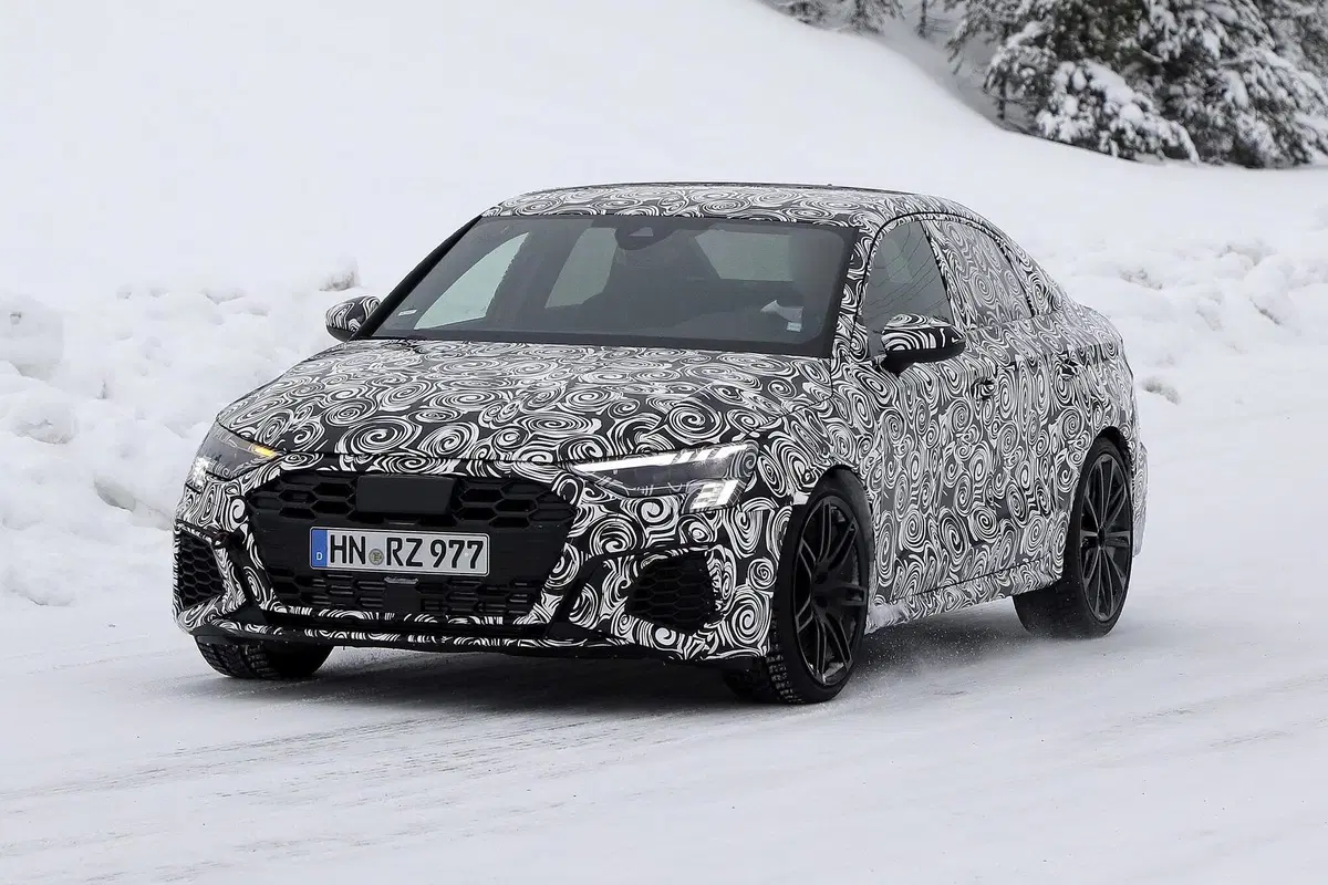 Nuova Audi RS3: avvistata la sedan [Foto spia] (3)
