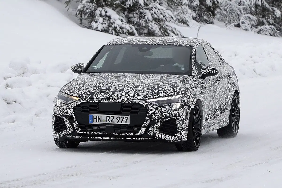 Nuova Audi RS3: avvistata la sedan [Foto spia] (2)