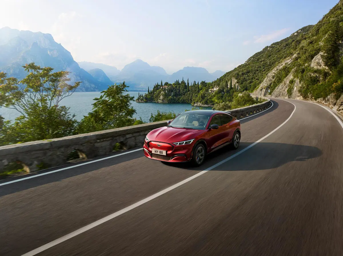 Ford Mustang Mach-E AWD  Extended 351CV (9)