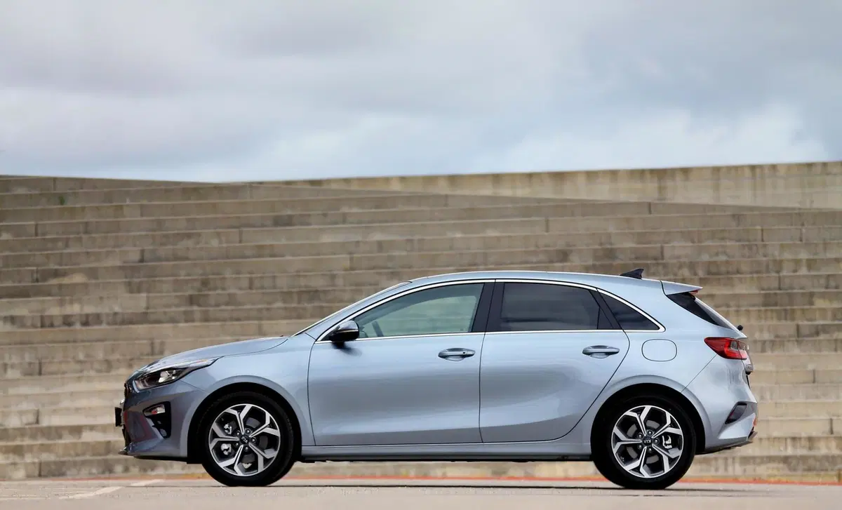 Kia Ceed 1.6 CRDi 136 CV DCT 5p. GT Line (2)