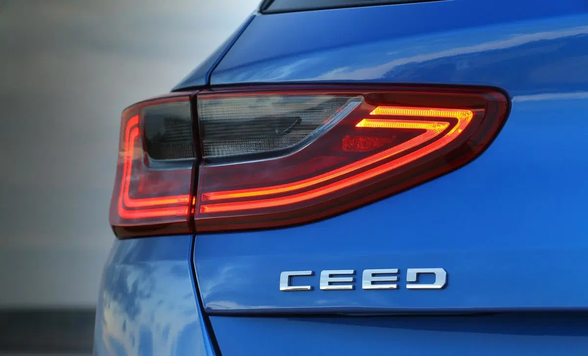 Kia Ceed 1.6 CRDi 136 CV DCT 5p. GT Line (24)