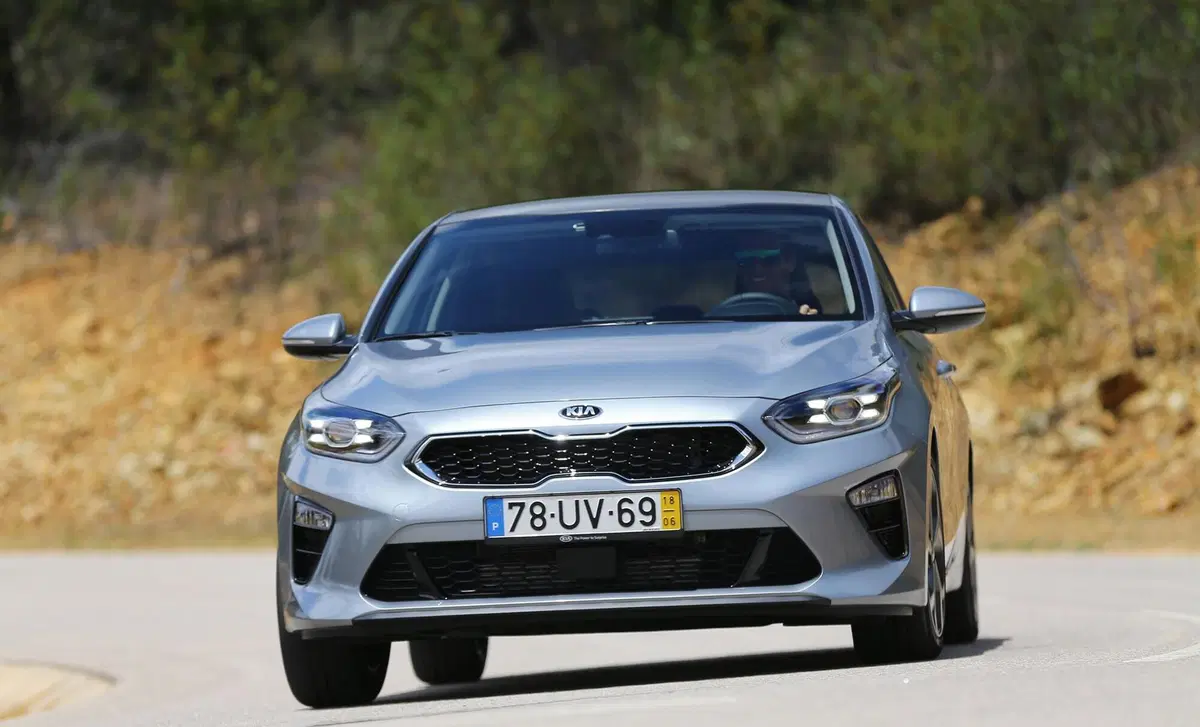 Kia Ceed 1.6 CRDi 136 CV DCT 5p. GT Line (9)