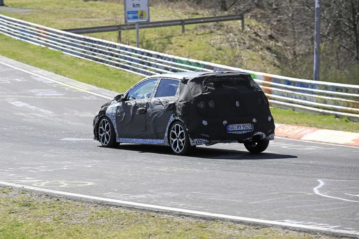 Hyundai i20 N 2020: in azione al Nürburgring [Foto spia] (17)