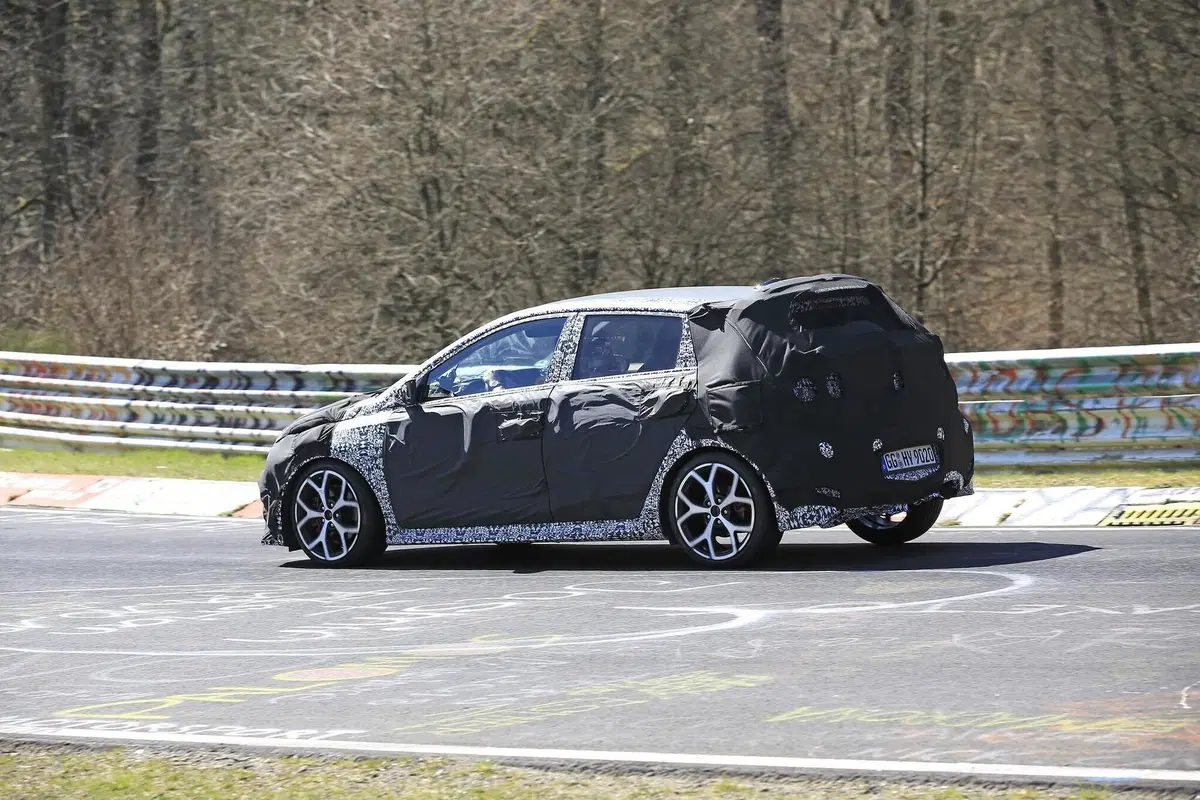Hyundai i20 N 2020: in azione al Nürburgring [Foto spia] (16)