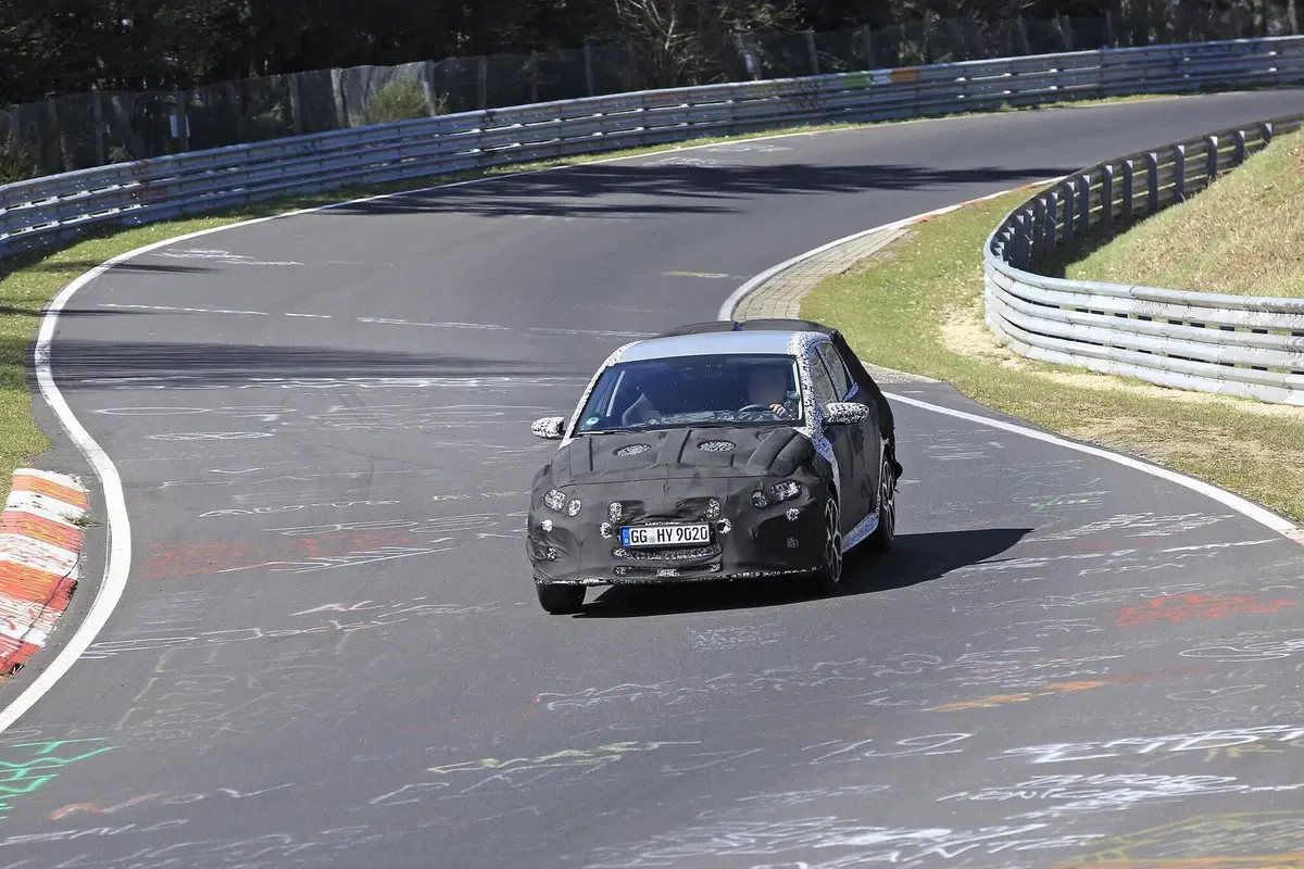 Hyundai i20 N 2020: in azione al Nürburgring [Foto spia] (11)