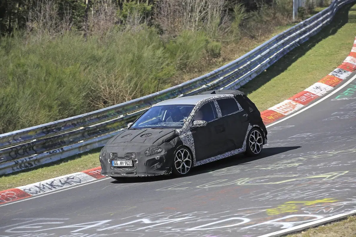 Hyundai i20 N 2020: in azione al Nürburgring [Foto spia] (13)