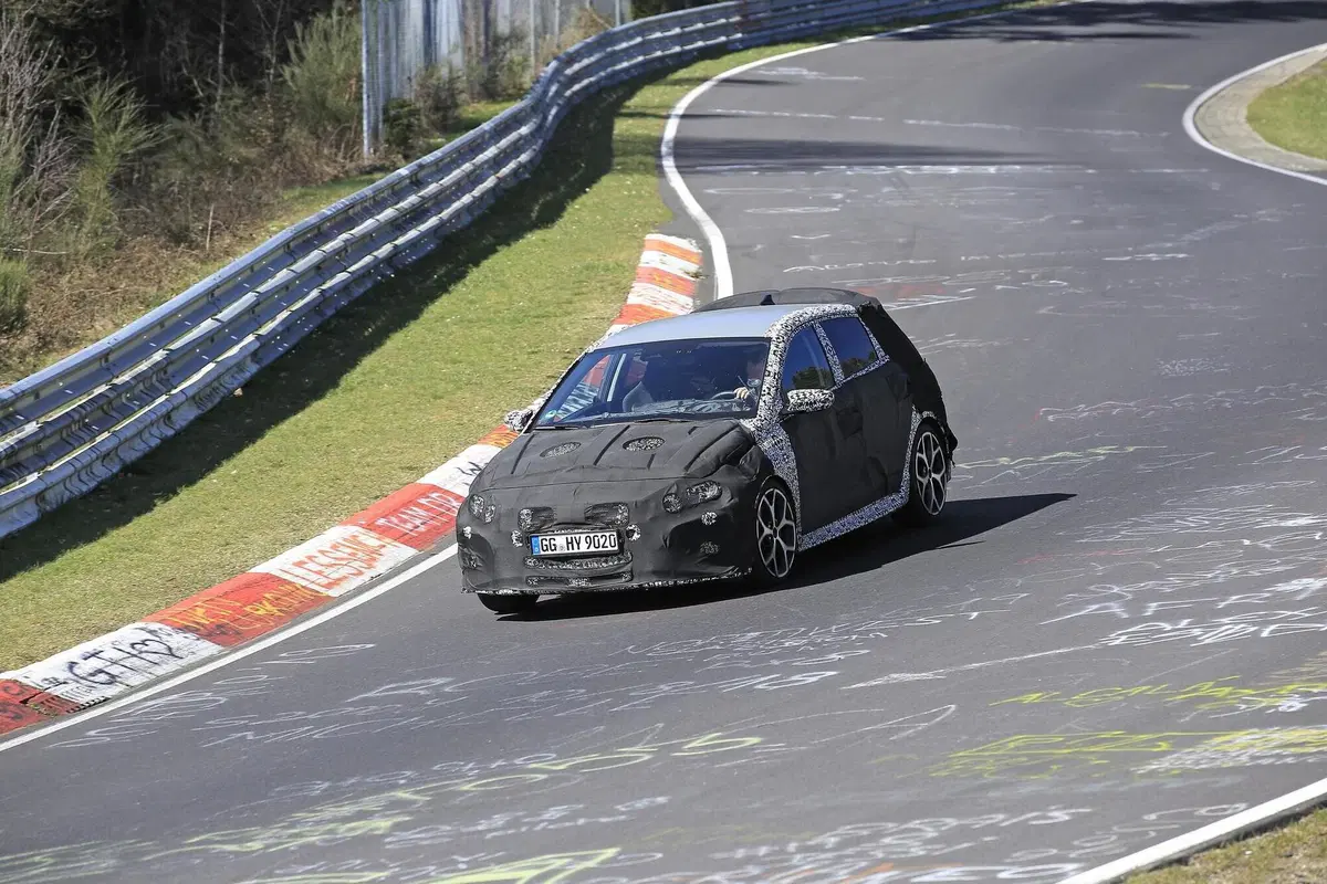 Hyundai i20 N 2020: in azione al Nürburgring [Foto spia] (12)
