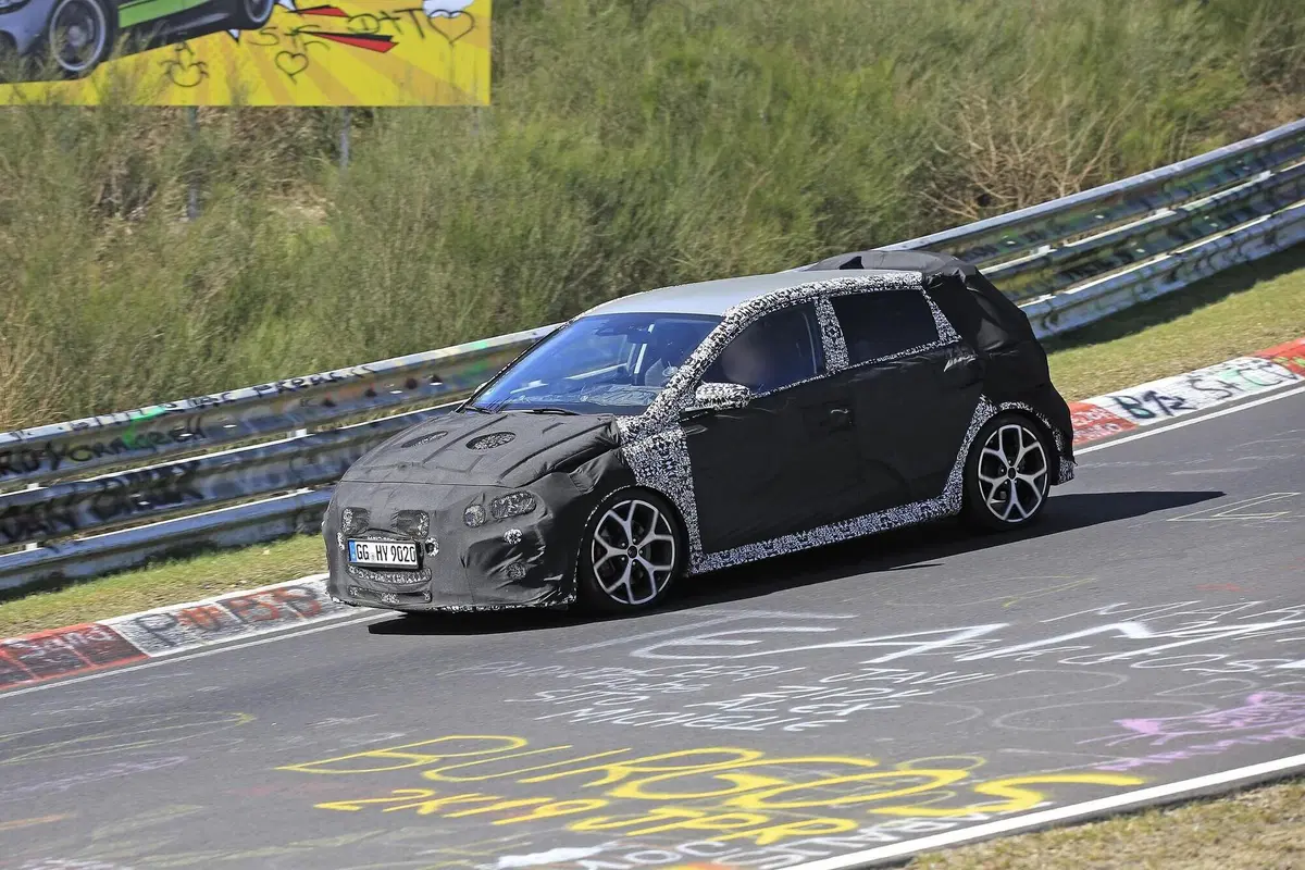 Hyundai i20 N 2020: in azione al Nürburgring [Foto spia] (14)