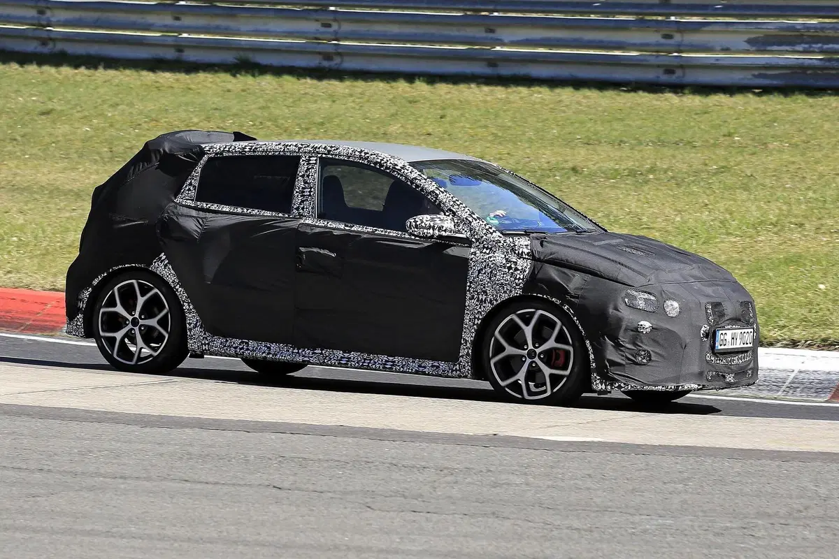 Hyundai i20 N 2020: in azione al Nürburgring [Foto spia] (5)