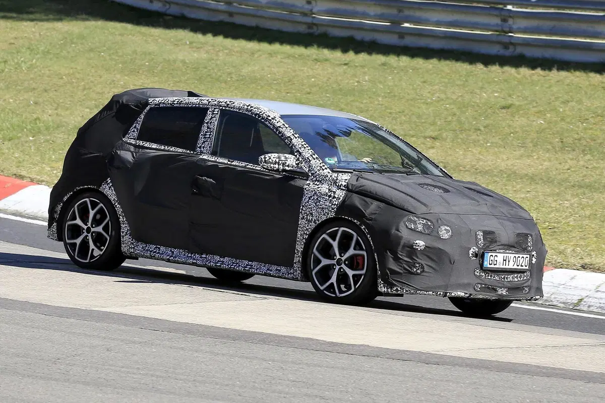 Hyundai i20 N 2020: in azione al Nürburgring [Foto spia] (4)