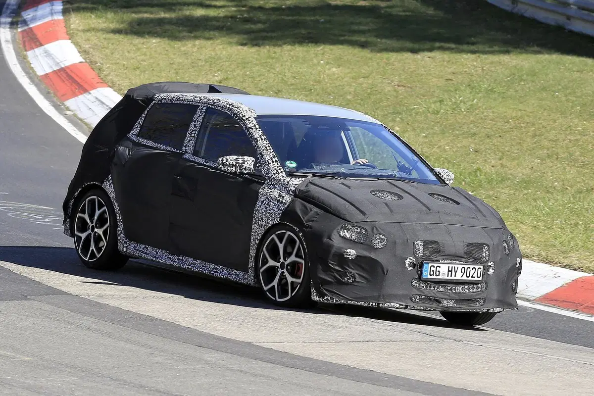 Hyundai i20 N 2020: in azione al Nürburgring [Foto spia] (3)