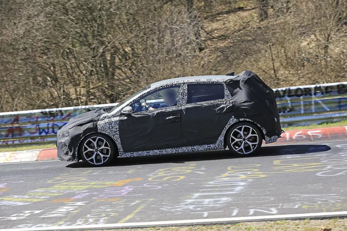 Hyundai i20 N 2020: in azione al Nürburgring [Foto spia] (15)