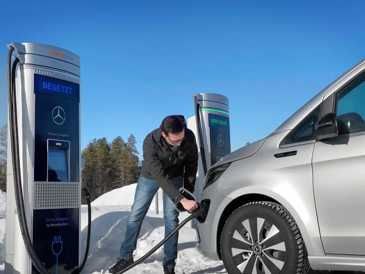 Mercedes EQV: ultimi test glaciali prima del lancio sul mercato (2)