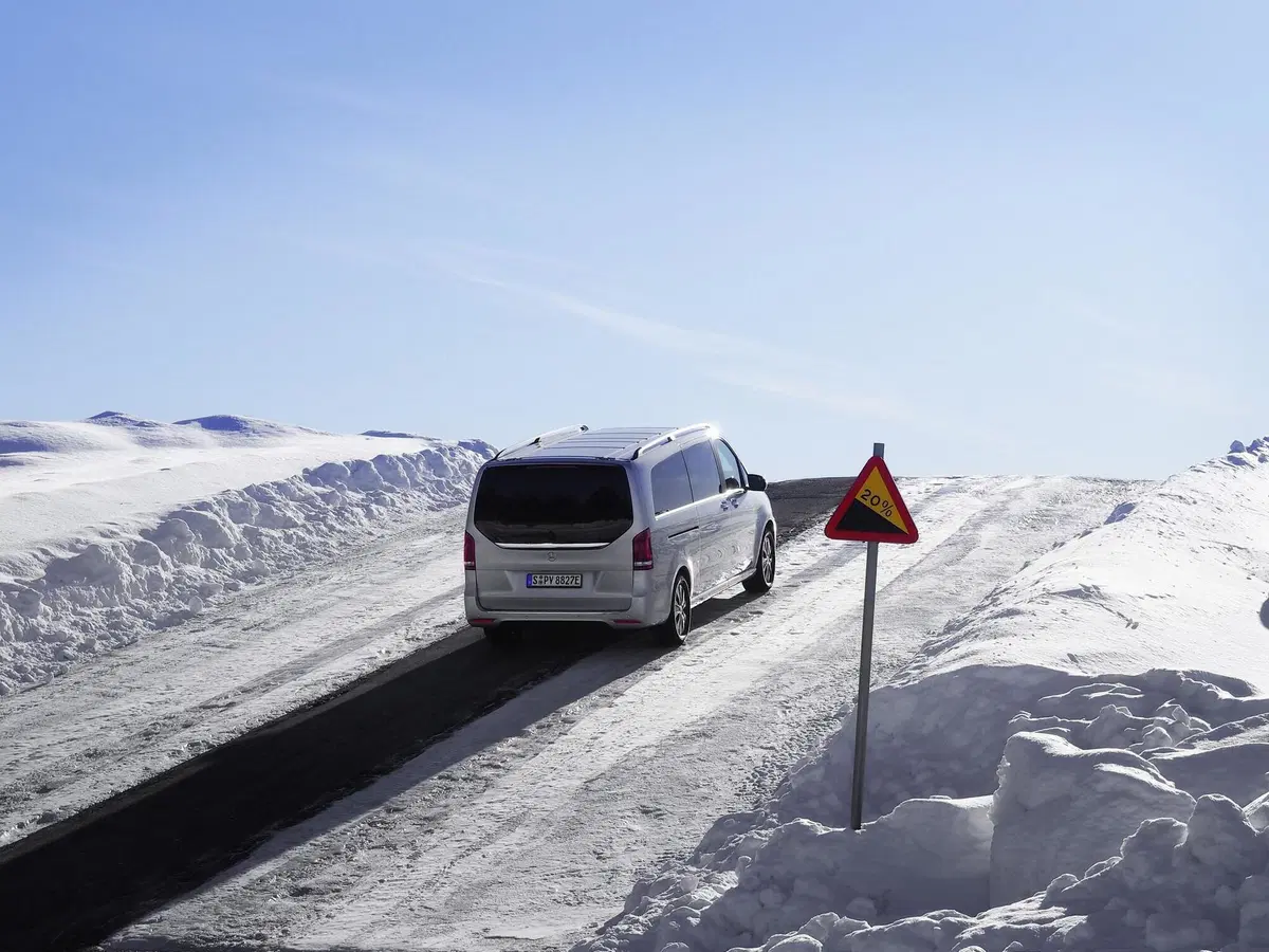 Mercedes EQV: ultimi test glaciali prima del lancio sul mercato (6)