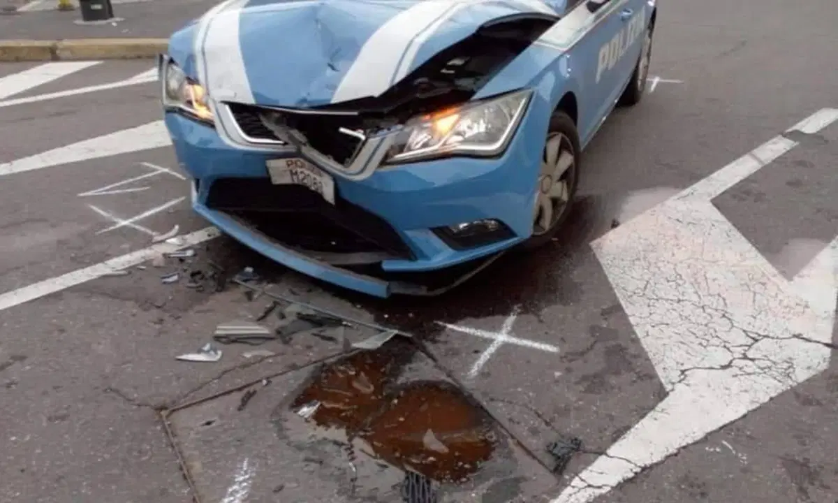Scontro fra volanti della polizia nella Milano deserta. Nessun ferito nell'incidente, preso il ladro (3)