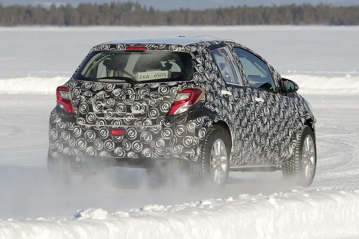 Toyota B SUV: sarà semplicemente una Yaris rialzata? [Foto spia] (16)