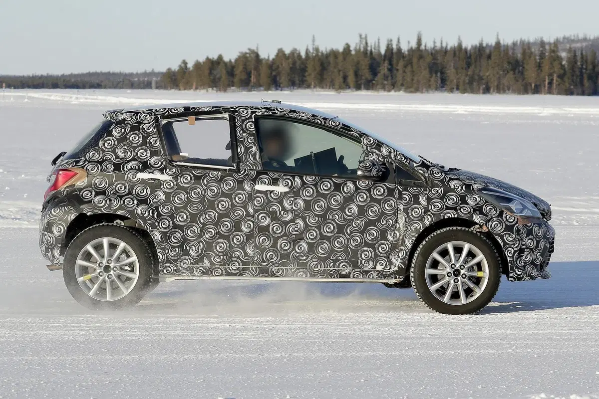 Toyota B SUV: sarà semplicemente una Yaris rialzata? [Foto spia] (9)