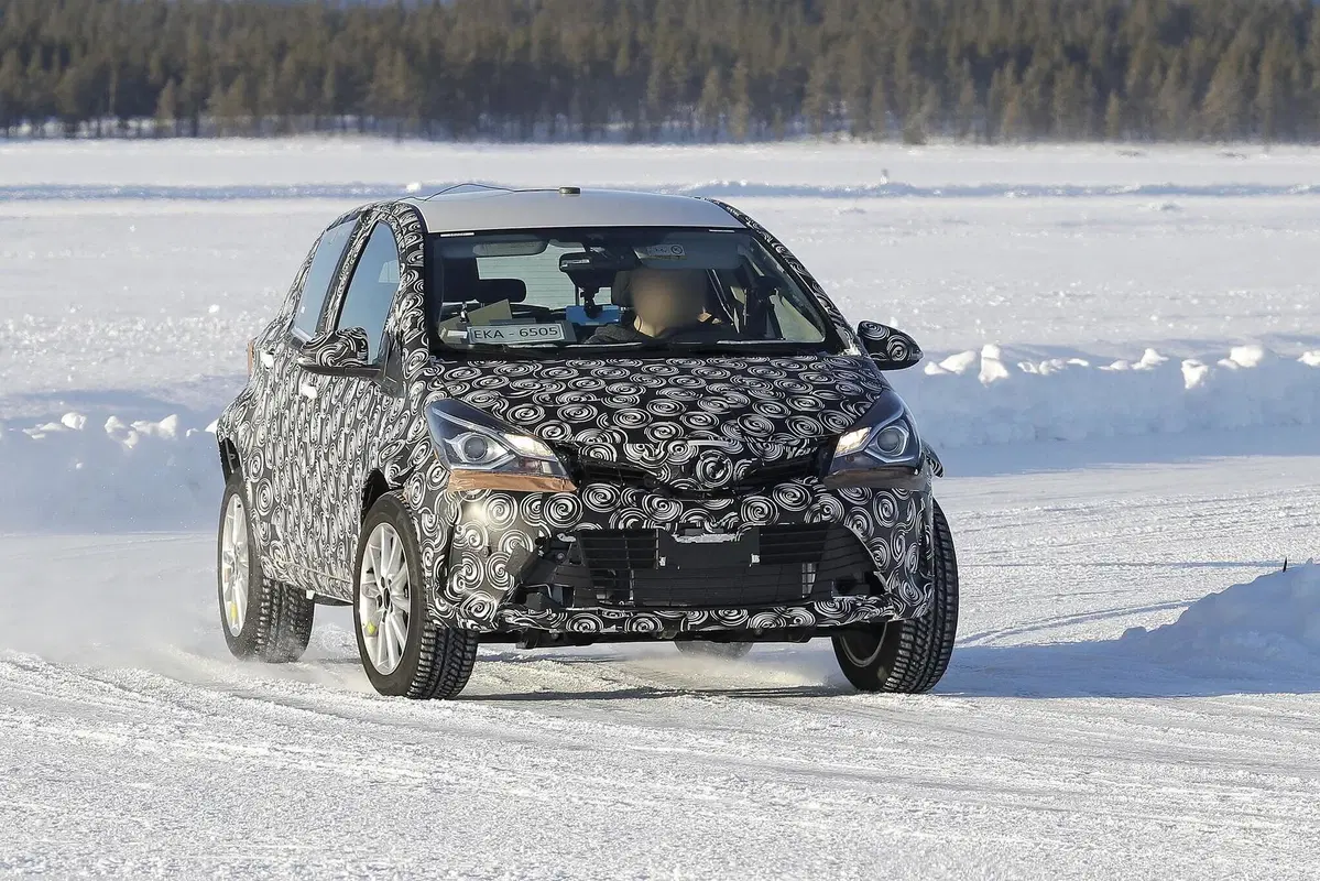 Toyota B SUV: sarà semplicemente una Yaris rialzata? [Foto spia] (2)