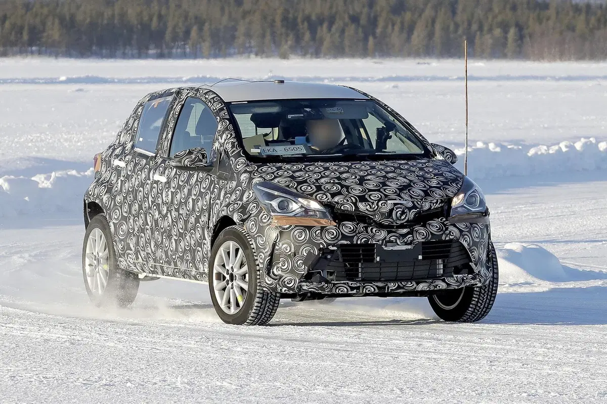 Toyota B SUV: sarà semplicemente una Yaris rialzata? [Foto spia] (3)