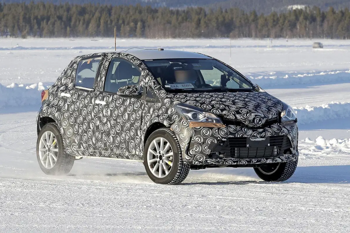 Toyota B SUV: sarà semplicemente una Yaris rialzata? [Foto spia] (5)