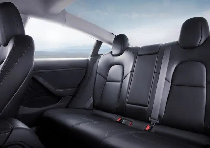 Tesla Model 3 (2018-->>) (32)